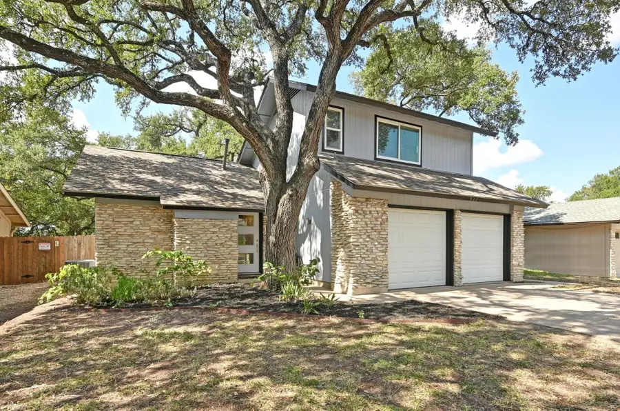 911 Acorn Oaks Dr, Austin, TX 78745 - Image #2