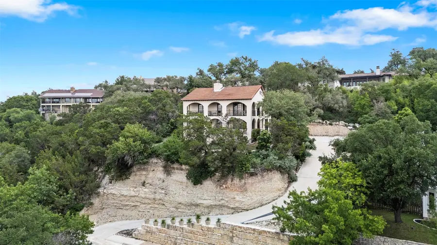 6203 Ledge Mountain Dr, Austin, TX 78731 - Image #2