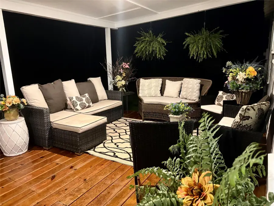 904 Fisher St, Taylor, TX 76574 - Image #2