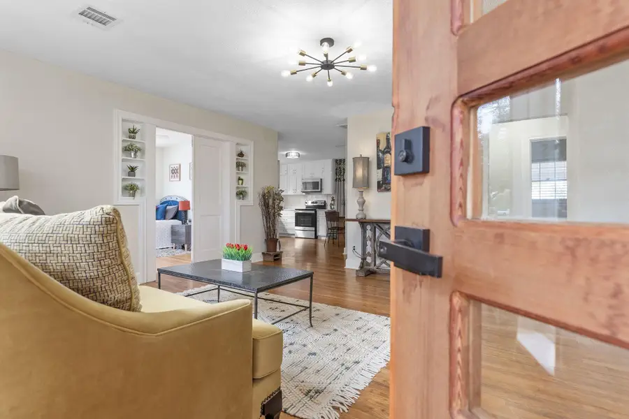 904 Fisher St, Taylor, TX 76574 - Image #3