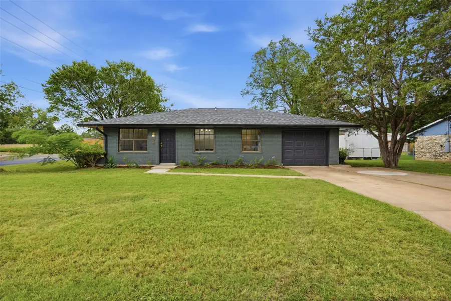 609 Magnolia St, Bastrop, TX 78602 - #2