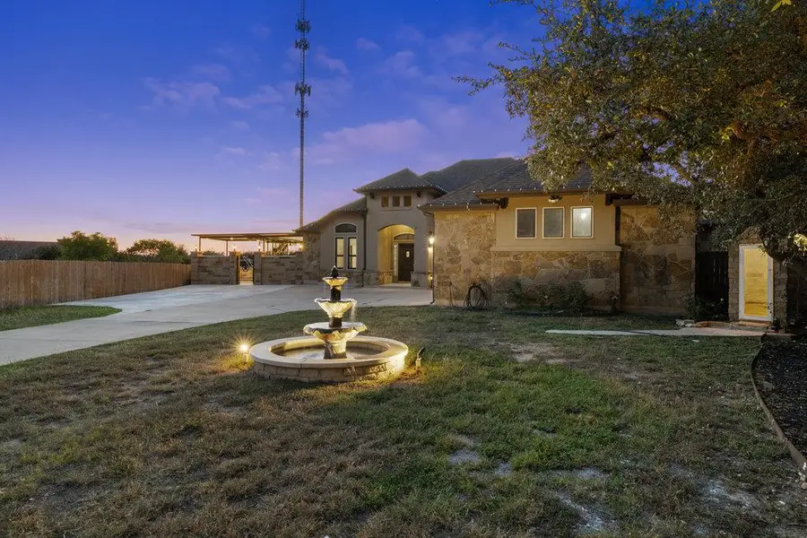 321 Sarahs Ln, Liberty Hill, TX 78642 - Image #2