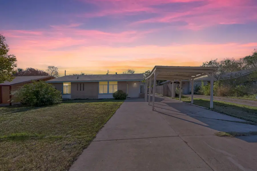 1611 Cloverleaf Dr, Austin, TX 78723 - Image #2