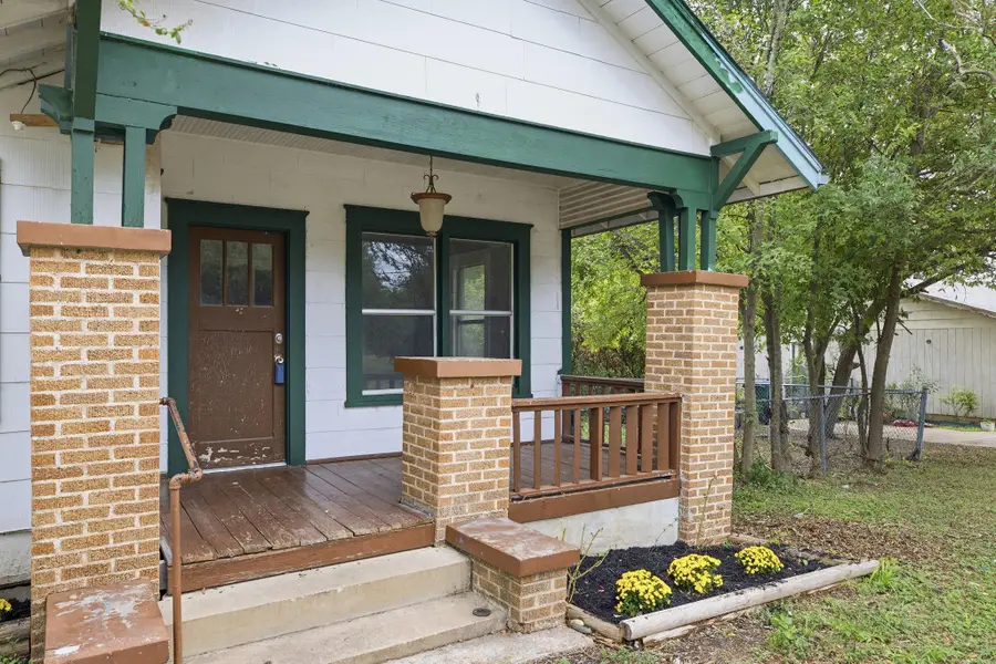 508 Sloan St, Taylor, TX 76574 - #3