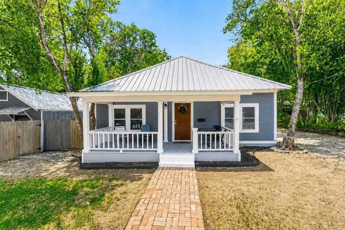 217 N Bishop St, San Marcos, TX 78666 - #1