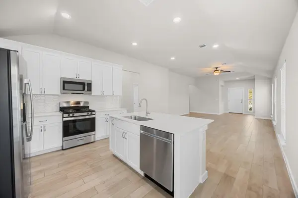 137 Appleberry Ln, Elgin, TX 78621