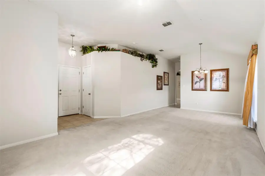 1156 Woodlands Dr, Kyle, TX 78640 - #2