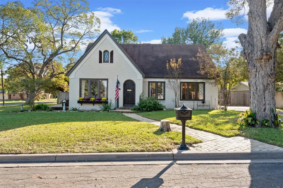 1005 E 14th St, Cameron, TX 76520 - Image #2