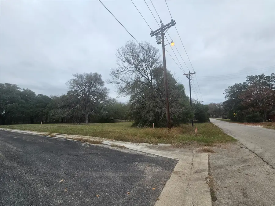 1500 Forest Ln, Lockhart, TX 78644 - Image #2