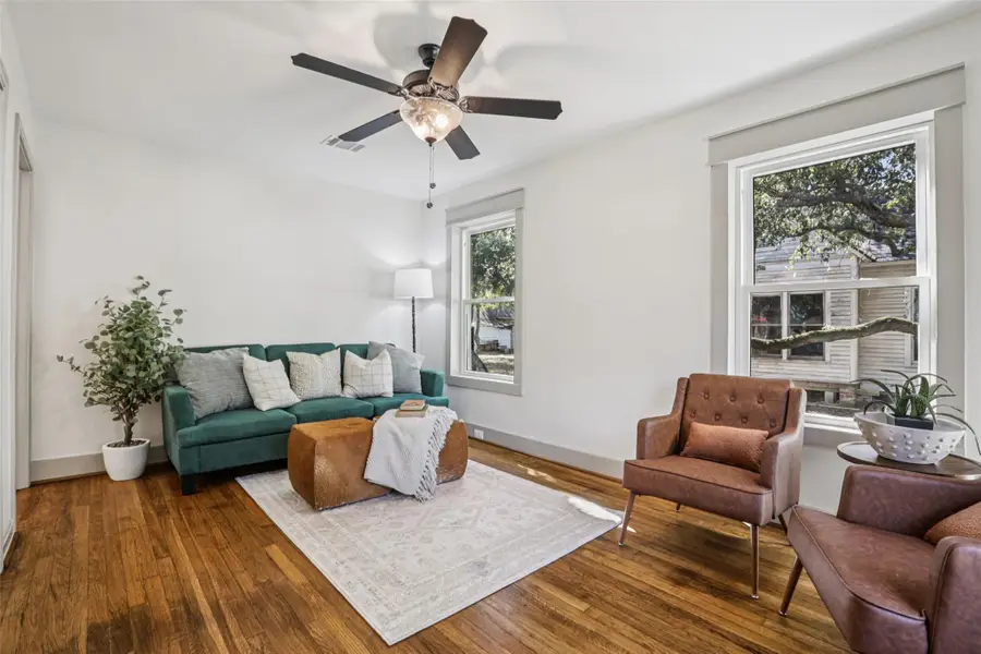 602 Short St, Smithville, TX 78957 - Image #2