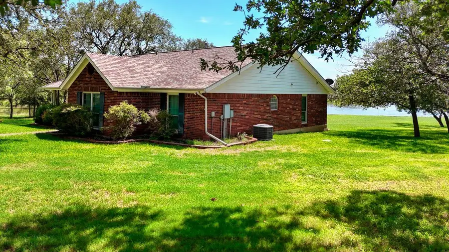 220 W Lakecrest Dr, Bluffton, TX 78607 - #2