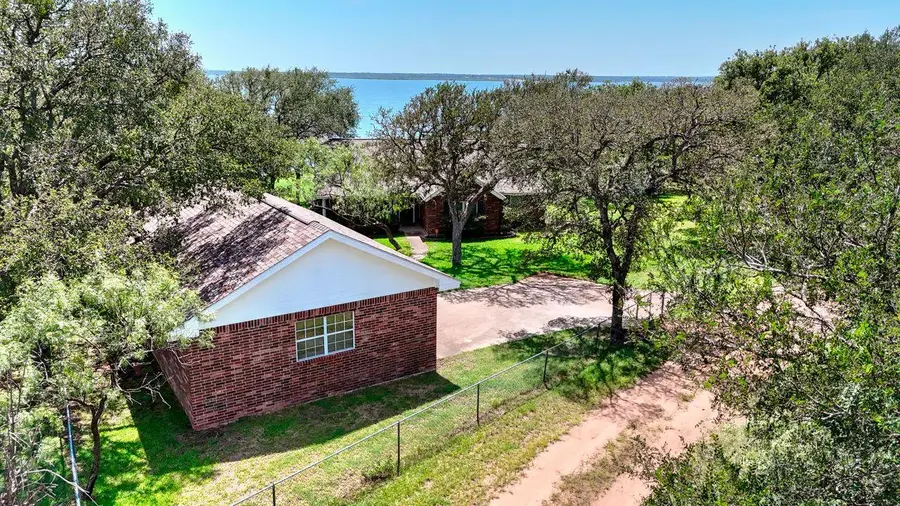220 W Lakecrest Dr, Bluffton, TX 78607 - #3