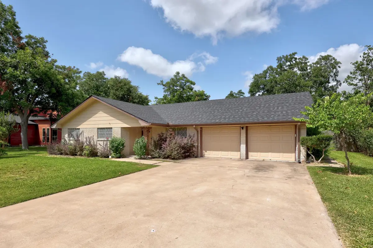 2305 Lathan Ln, Taylor, TX 76574 - #1