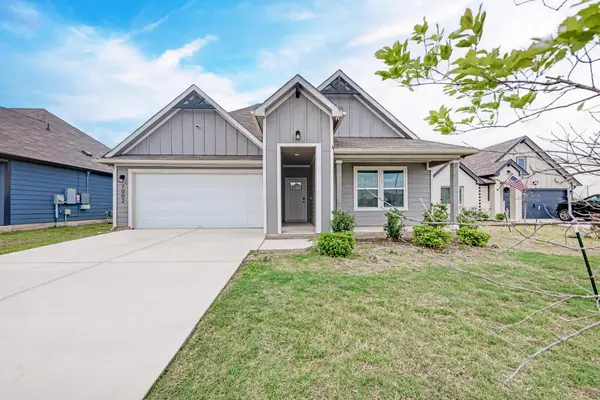 1002 Austin Bayou Dr, Hutto, TX 78634