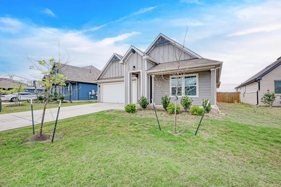 1002 Austin Bayou Dr, Hutto, TX 78634 - #3