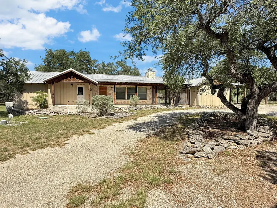 941 Sandy Point Rd #A, Wimberley, TX 78676 - Image #2