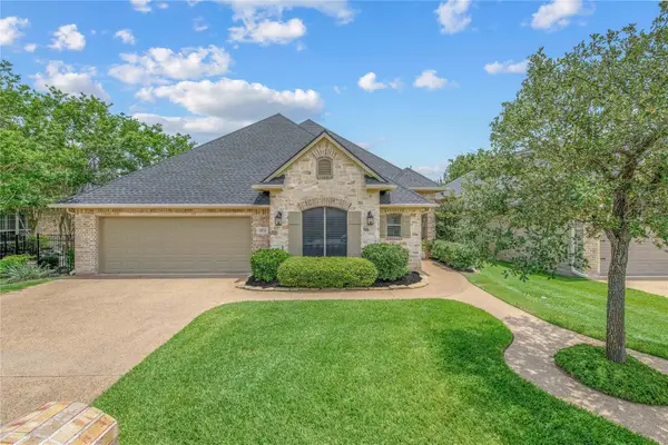 3914 Park Meadow Ln, Bryan, TX 77802