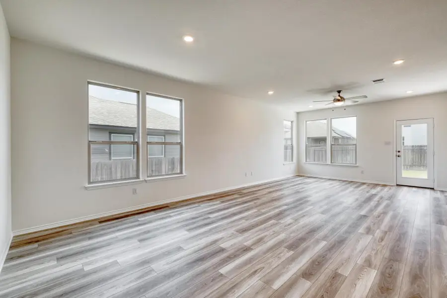 910 Yellow Ribbon Cv, Jarrell, TX 76537 - #3