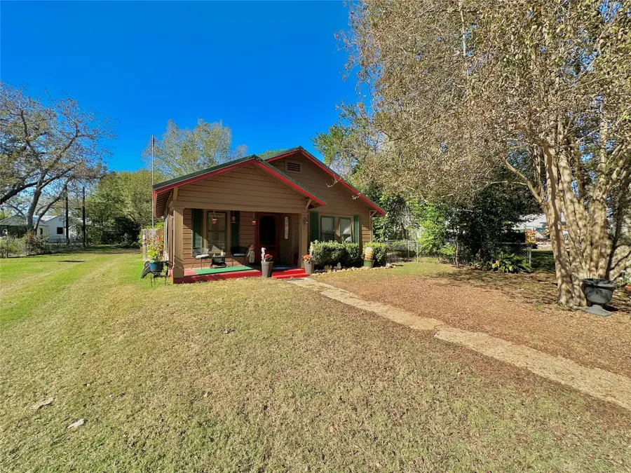 405 Mills St, Smithville, TX 78957 - Image #3