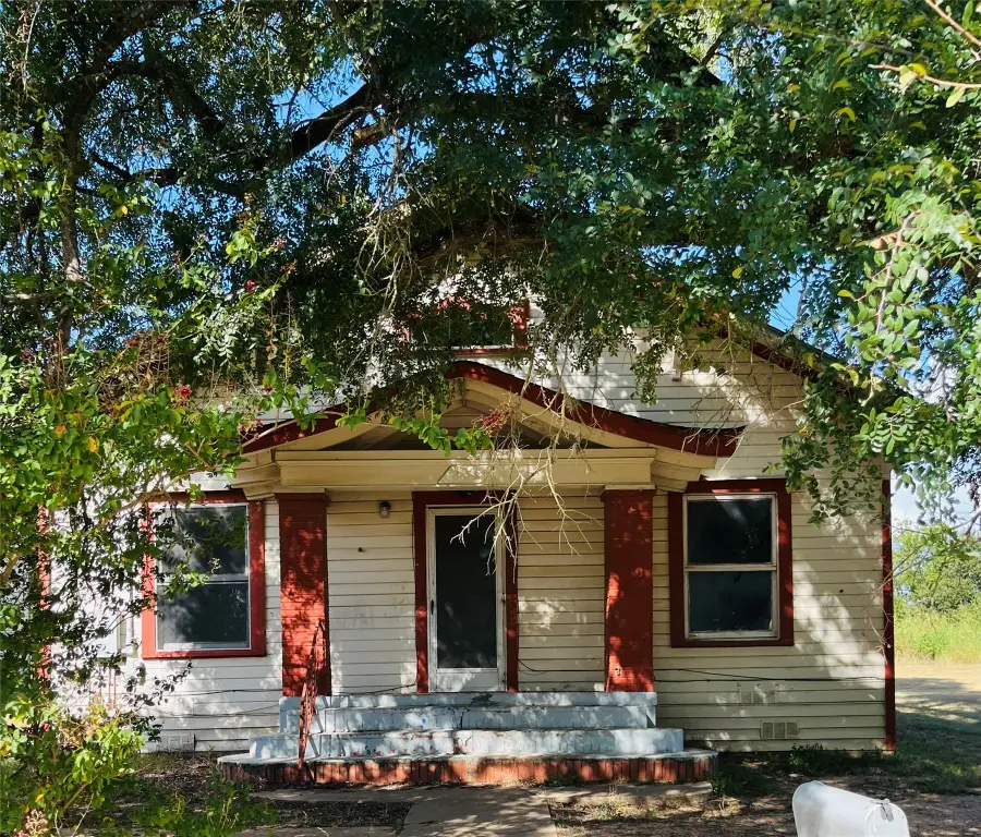 106 N Pear St, Rockdale, TX 76567 - Image #2
