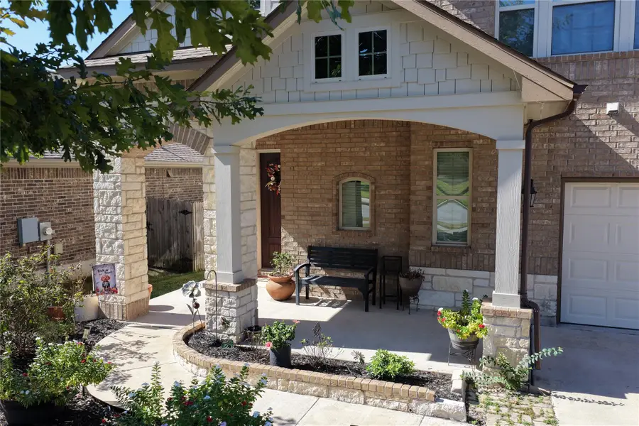 305 Lightcliff St, Hutto, TX 78634 - #2