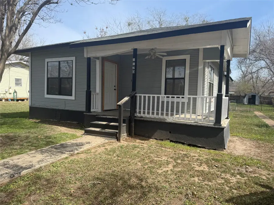 1120 Saint Paul St, Gonzales, TX 78629 - #2