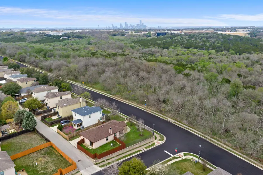 5811 Viewpoint Dr, Austin, TX 78744 - #2