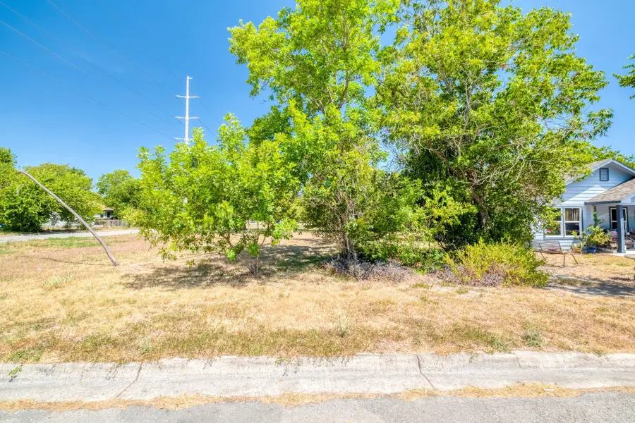 1003 Fifth St, Lockhart, TX 78644 - #2
