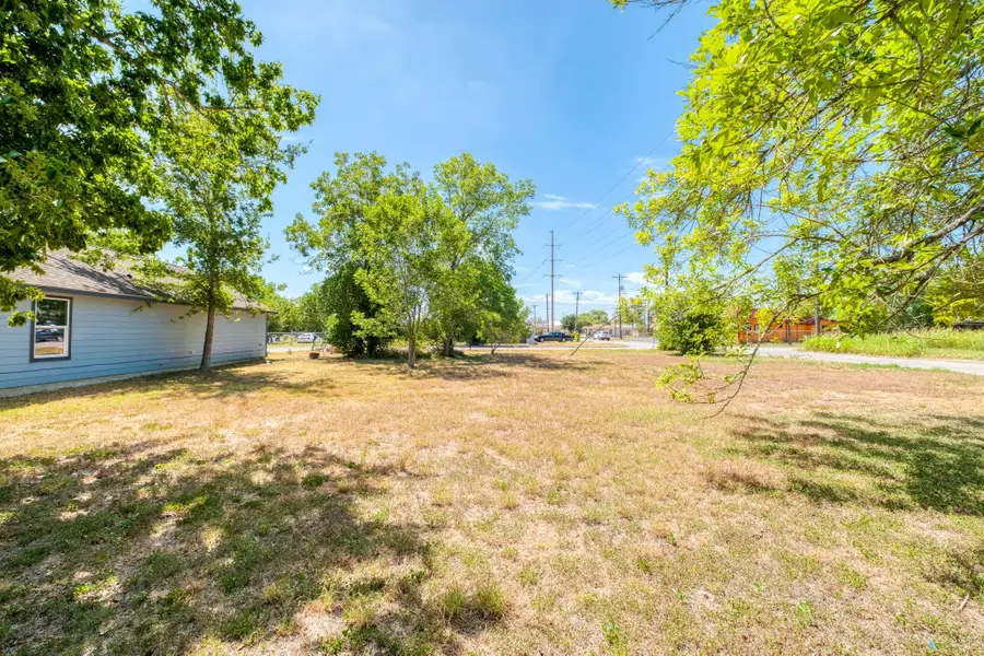 1003 Fifth St, Lockhart, TX 78644 - #3