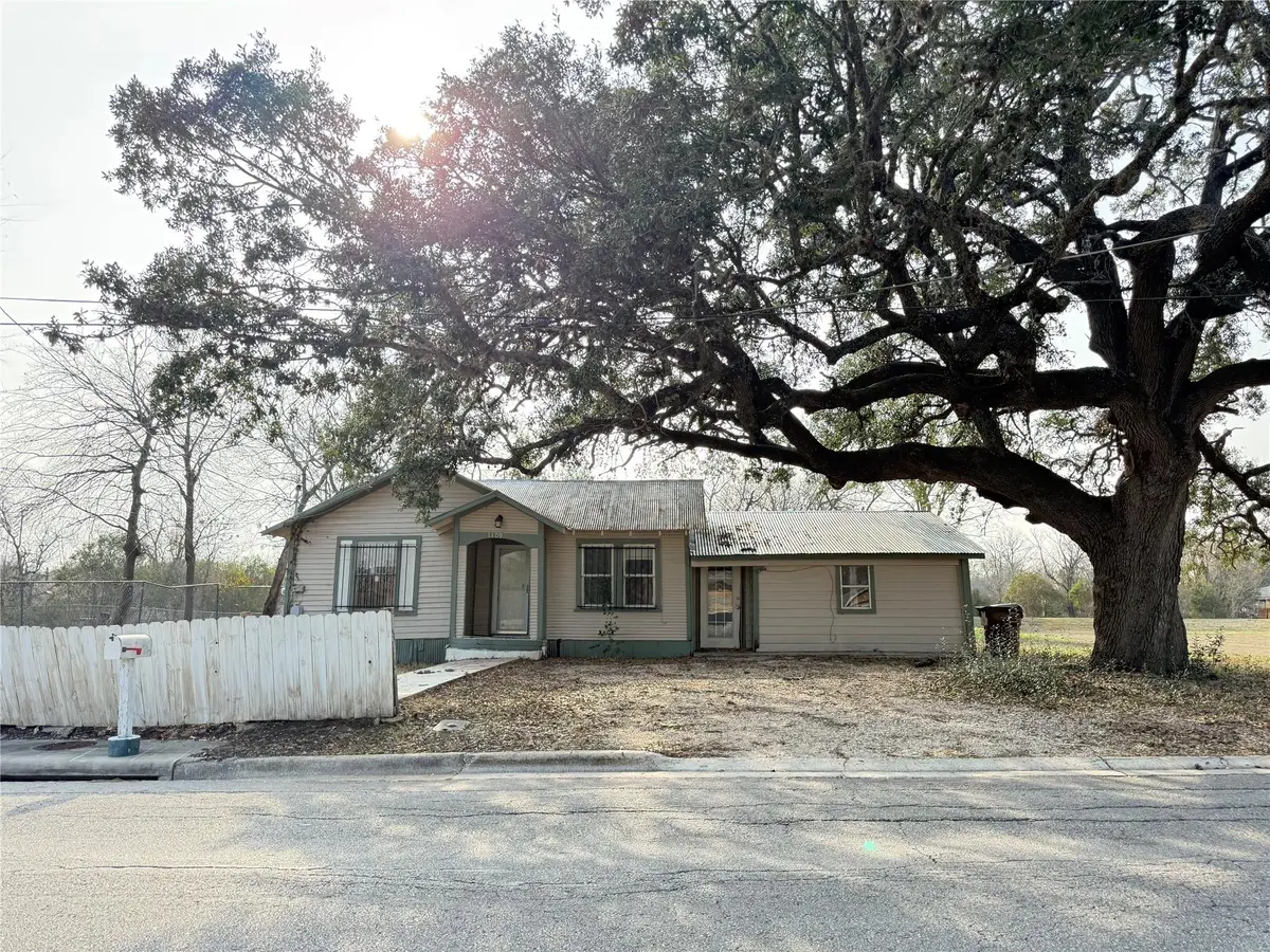 1109 Pecos St, Lockhart, TX 78644 - #1