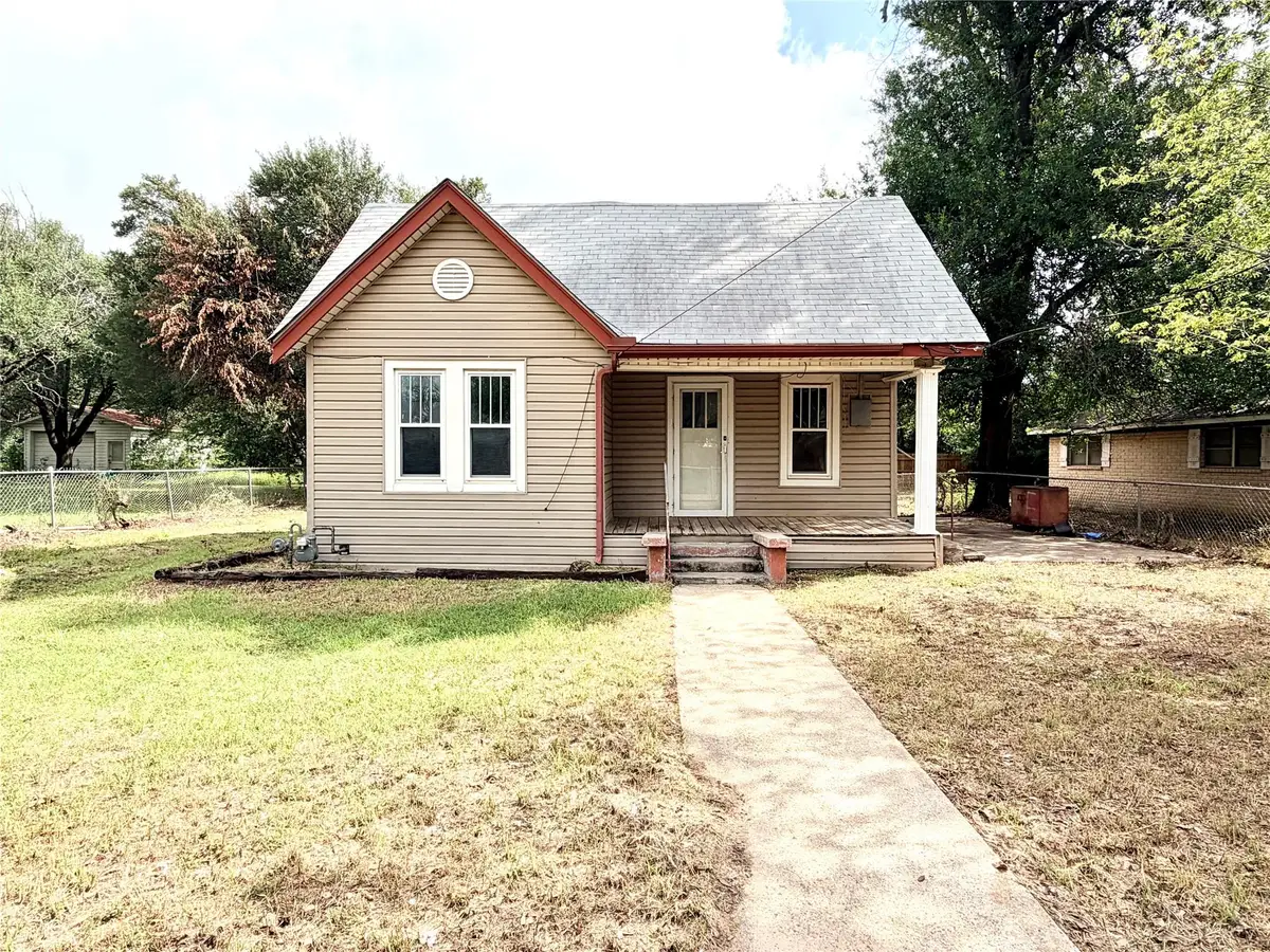 702 E 18th St, Cameron, TX 76520 - #1
