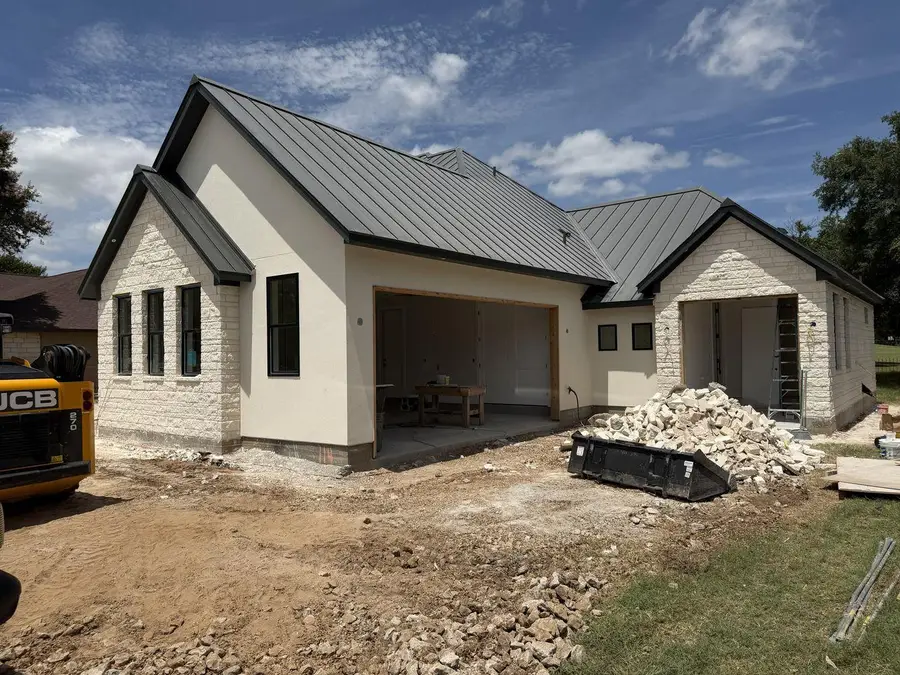 114 Meadowlakes Dr, Meadowlakes, TX 78654 - #2