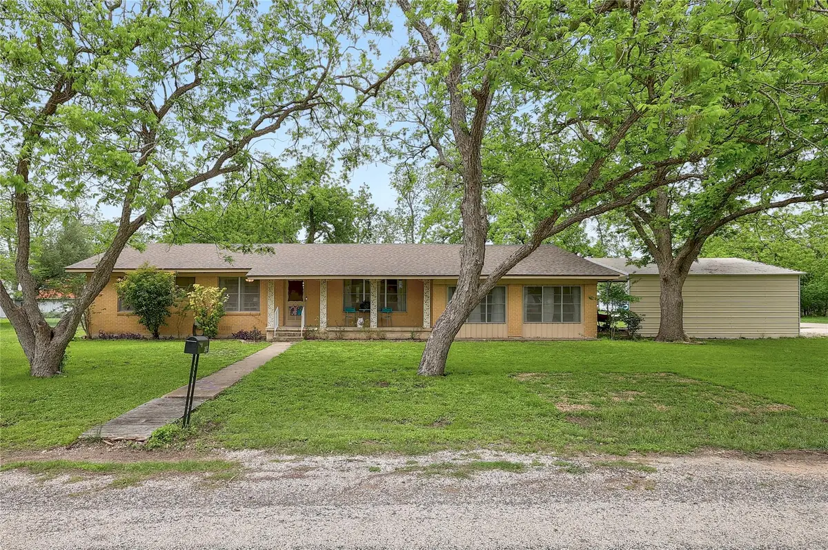 302 Vernon St, Thrall, TX 76578 - #1