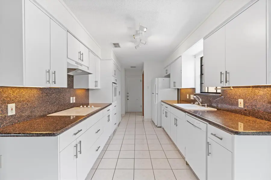1813 Cedar Ridge Dr, Austin, TX 78741 - #2