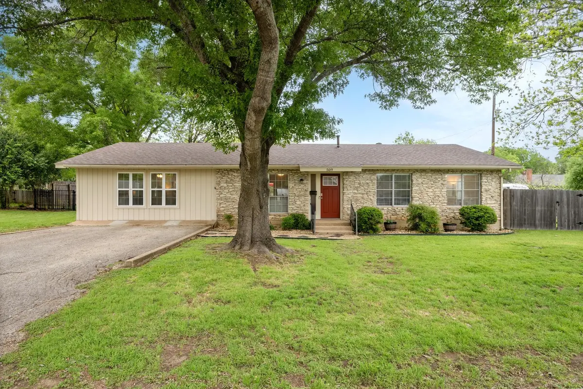 509 E 17th St, Georgetown, TX 78626 - #1