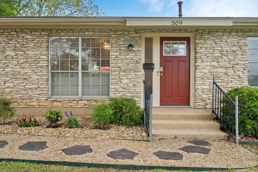 509 E 17th St, Georgetown, TX 78626 - #2