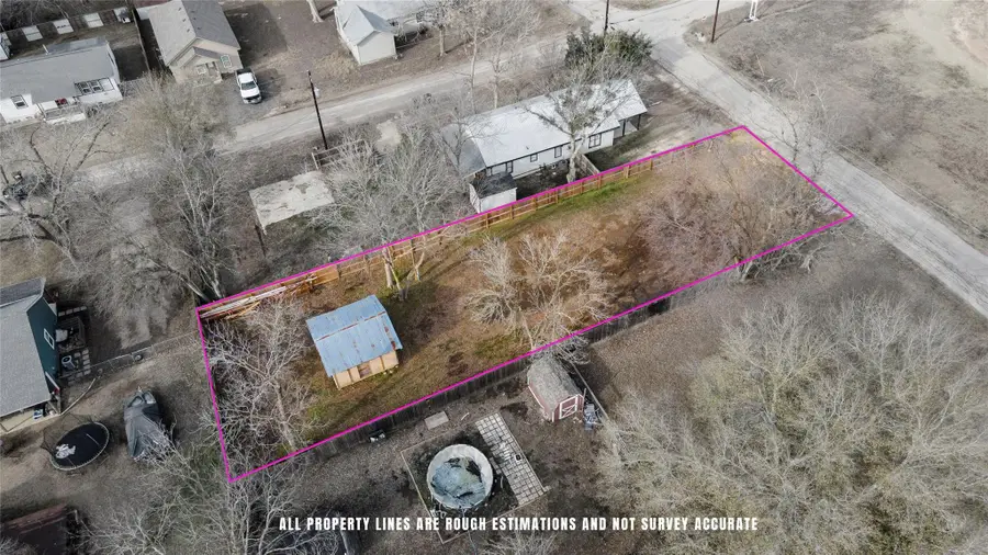 529 Giddings St, Lexington, TX 78947 - Image #2