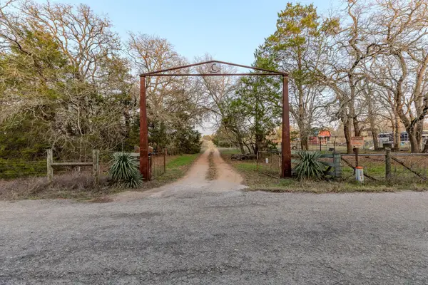 171 Split Rail Ln, Smithville, TX 78957