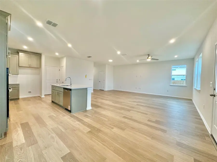 334 Young St, Buda, TX 78610 - #2