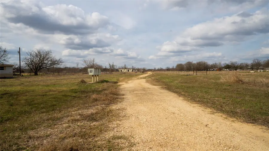 915 San Gabriel St, Rockdale, TX 76567 - #2