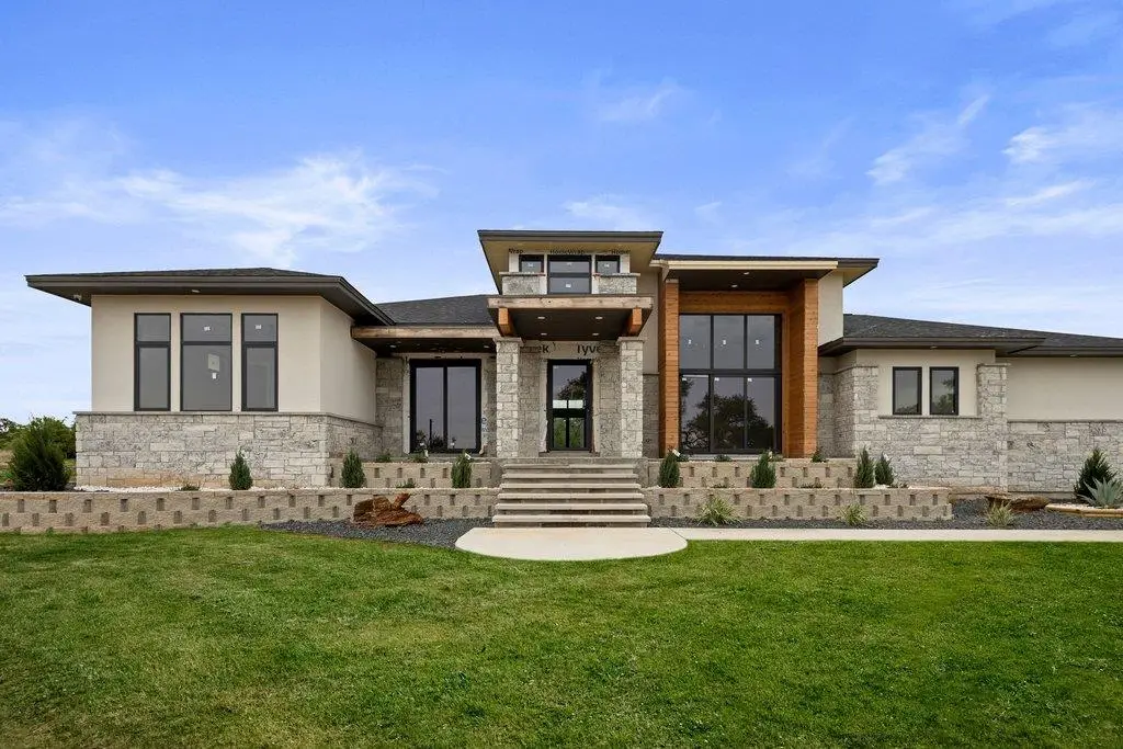 583 Comanche Rdg, Round Mountain, TX 78663 - #1