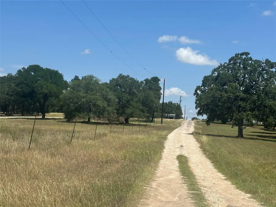 1231 Oak Grove Rd, Luling, TX 78648 - Image #2