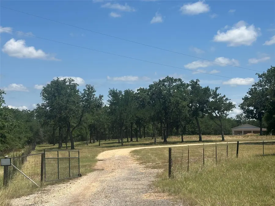 1231 Oak Grove Rd, Luling, TX 78648 - Image #3