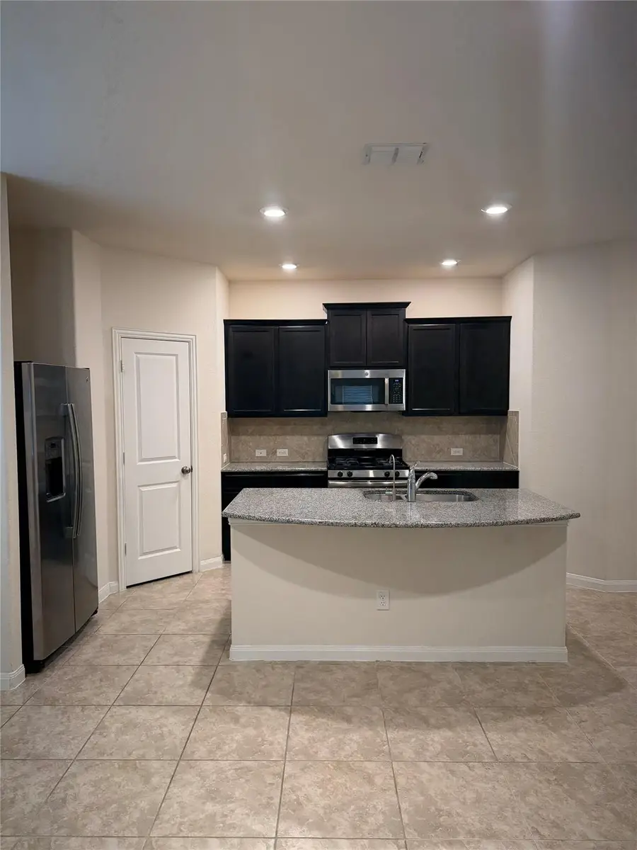 369 Shale Cir, Buda, TX 78610 - Image #3
