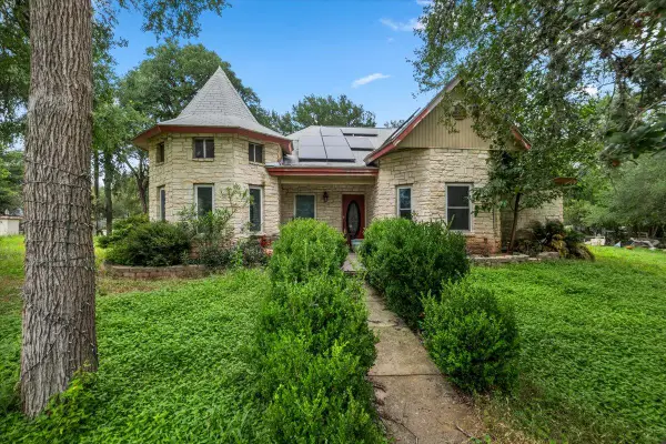 112 Rock Point Dr, Del Valle, TX 78617
