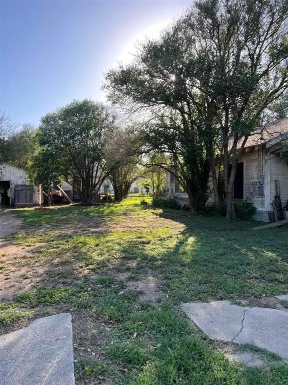 606 S Chestnut St, Lampasas, TX 76550 - Image #2