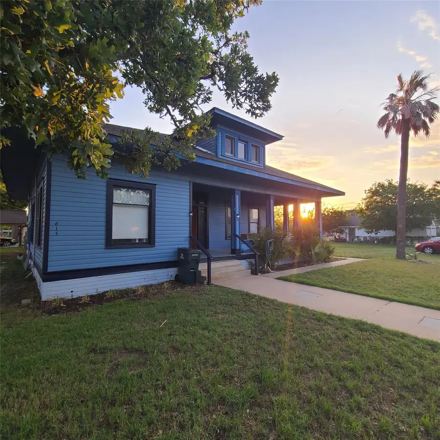 615 E Washington St, Giddings, TX 78942 - #2