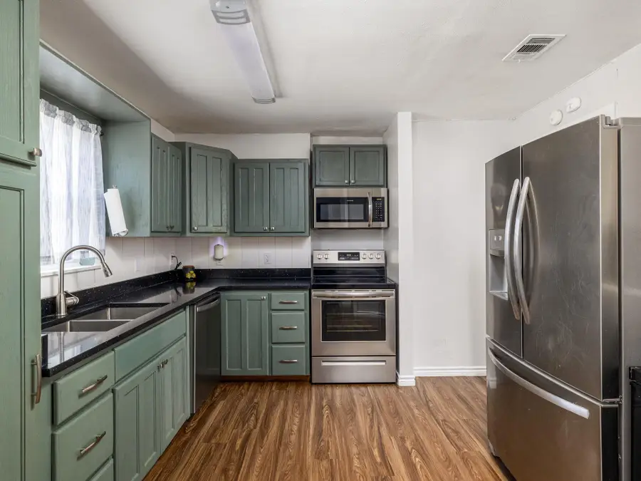 920 Haley Ave, Rockdale, TX 76567 - Image #3