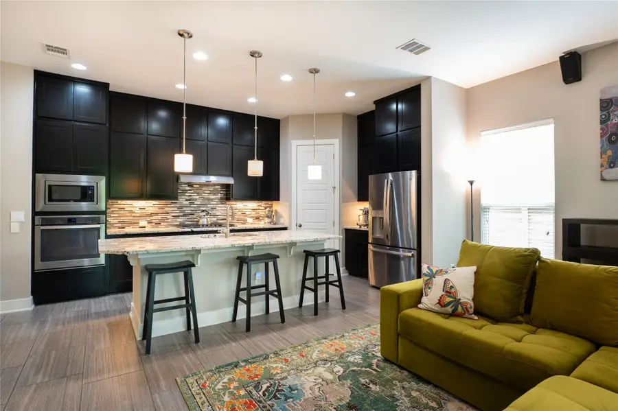 7006 Cut Plains Trl, Austin, TX 78726 - Image #2