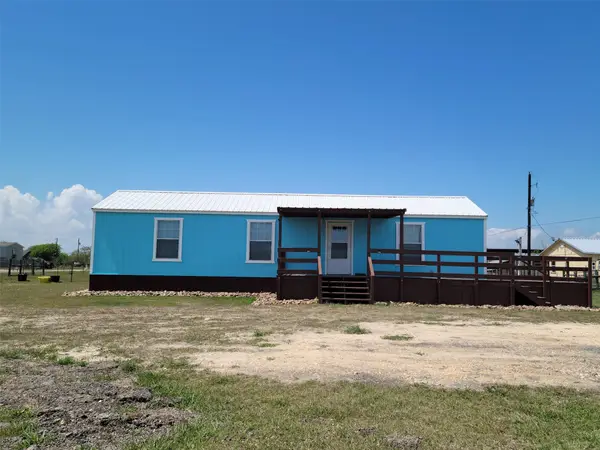 1102 Toledo St, Seadrift, TX 77983